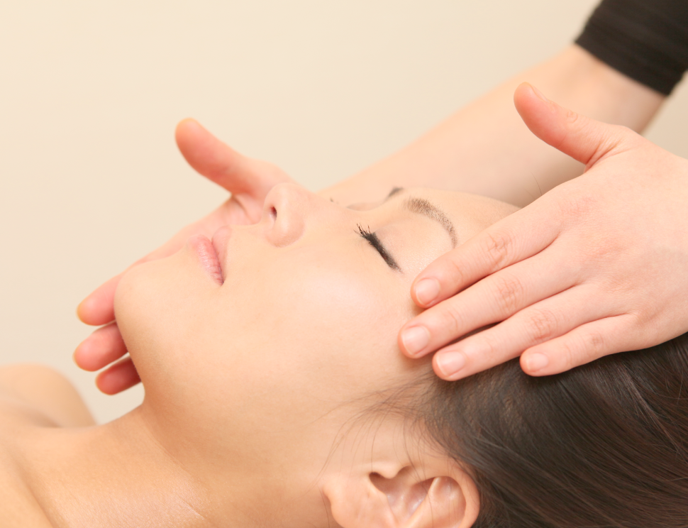 フェイシャルマッサージ
